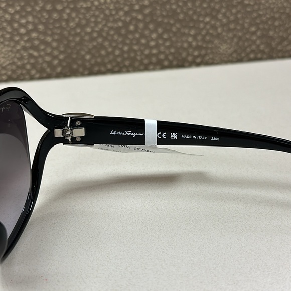 ???NEW Salvatore Ferragamo 61mm Round Black Sunglasses main image 11